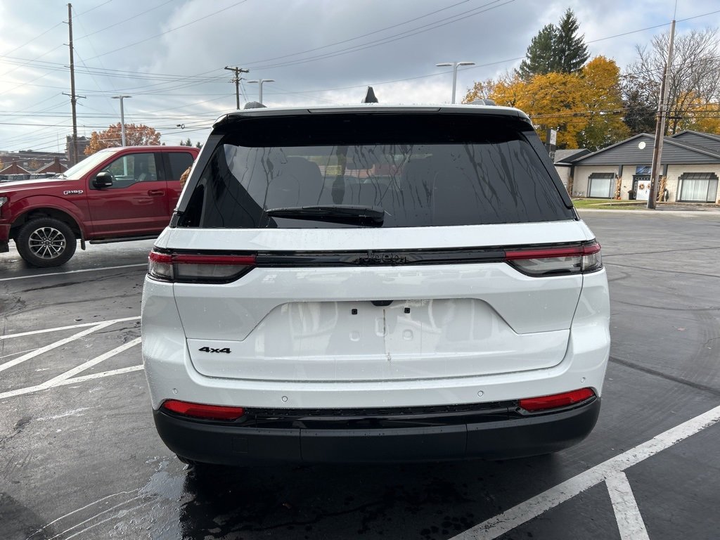 New 2025 Jeep Grand Cherokee 4WD image 4