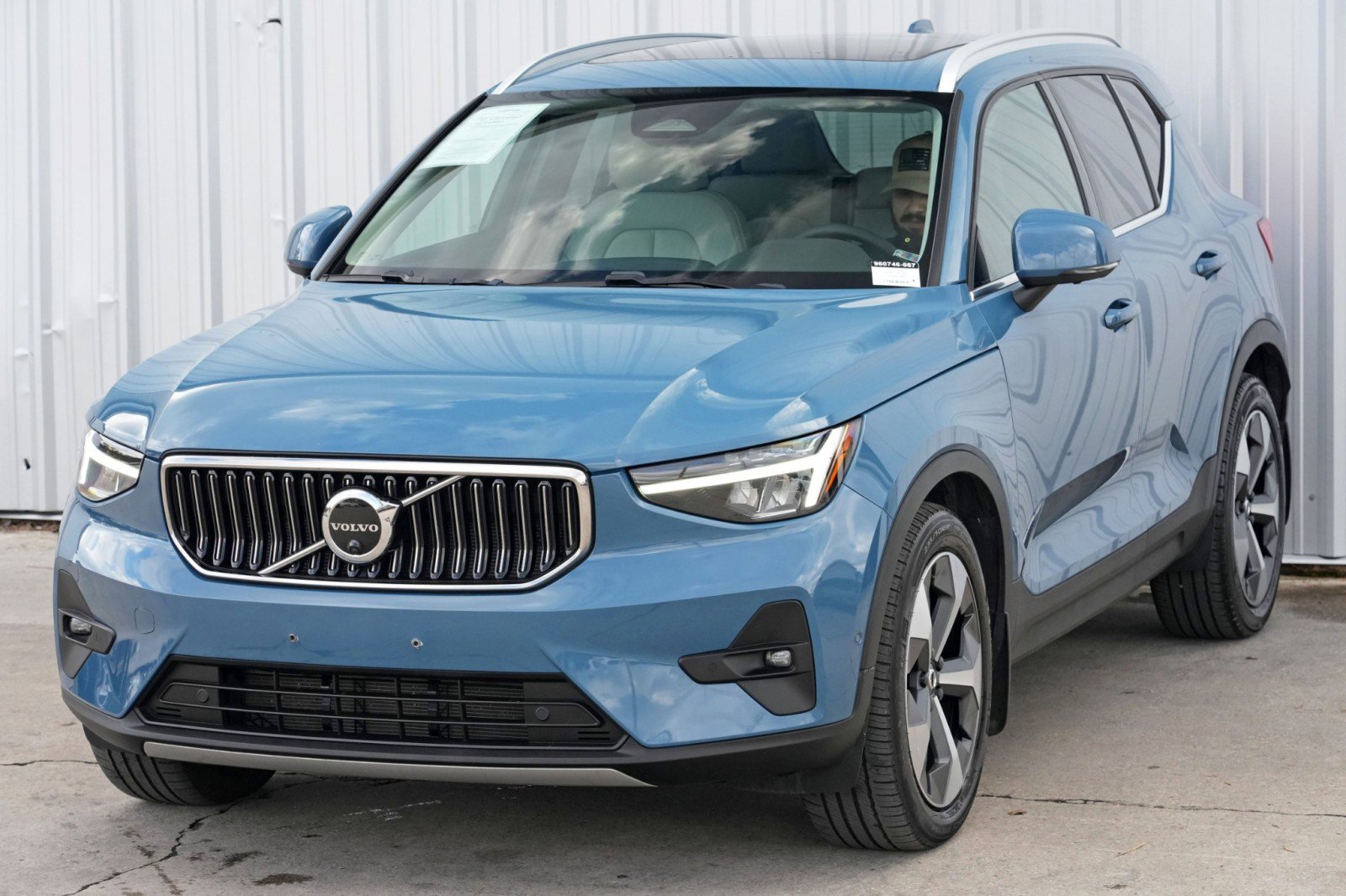 Used 2023 Volvo XC40 B5 Ultimate image 49