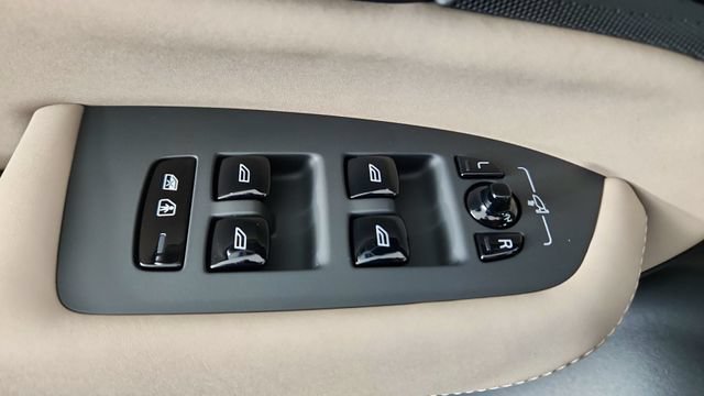 New 2026 Volvo XC90 T8 Plus w/ Protection Package Premier AWD/4WD image 10