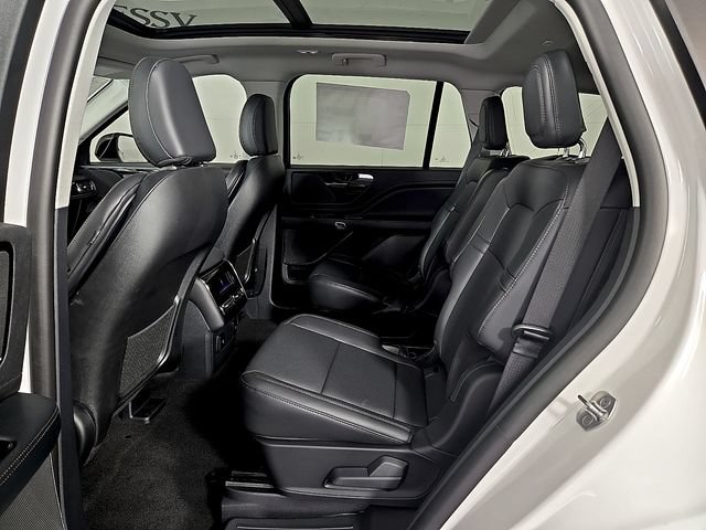 New 2026 Lincoln Aviator AWD w/ Jet Appearance Package image 10