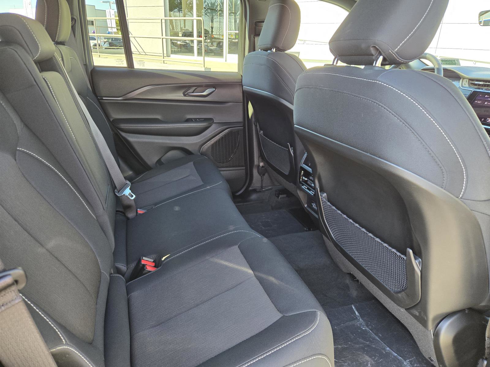 Used 2025 Jeep Grand Cherokee Laredo X image 28