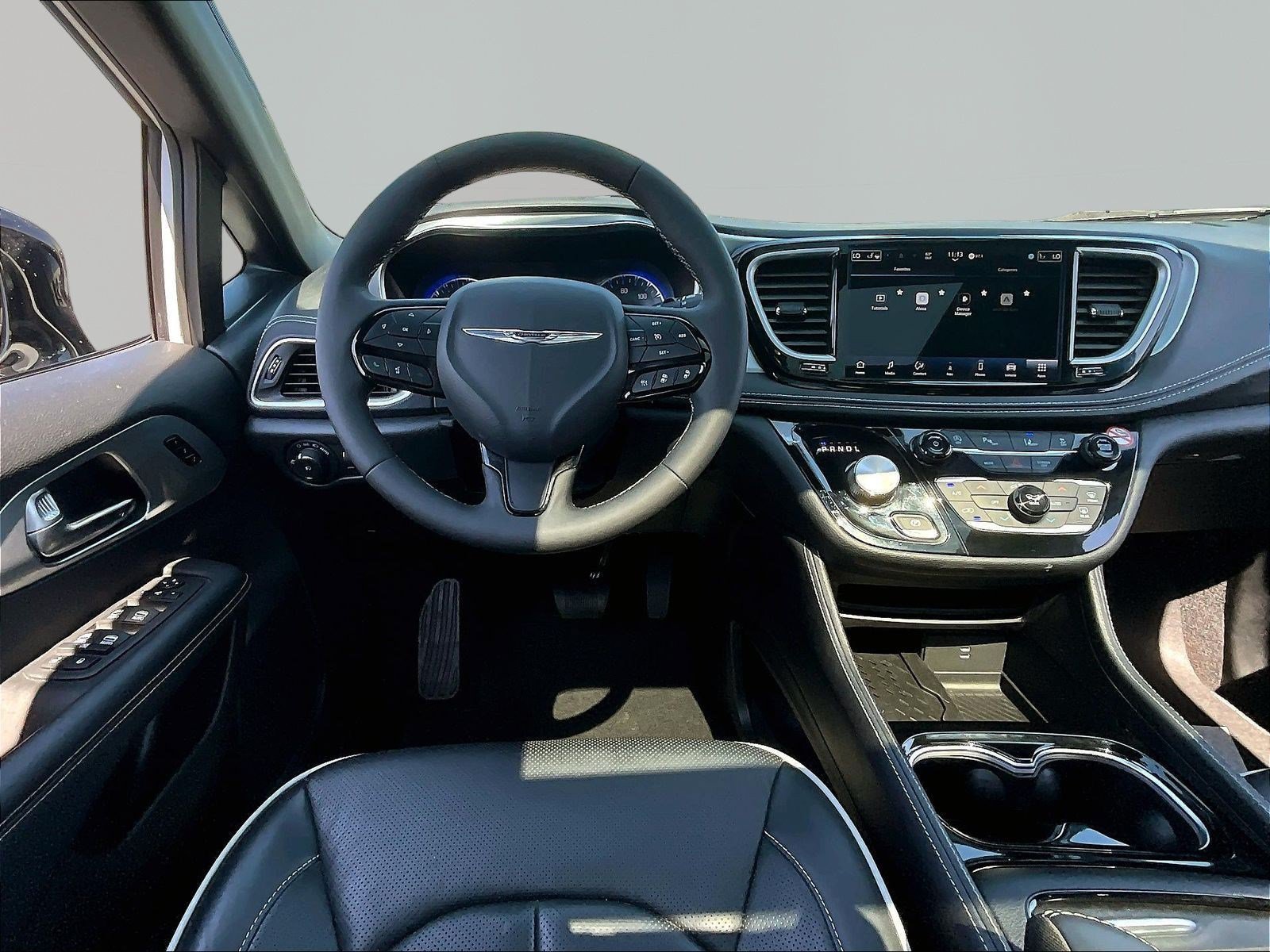 Used 2026 Chrysler Pacifica Limited w/ S Appearance Package FWD image 8