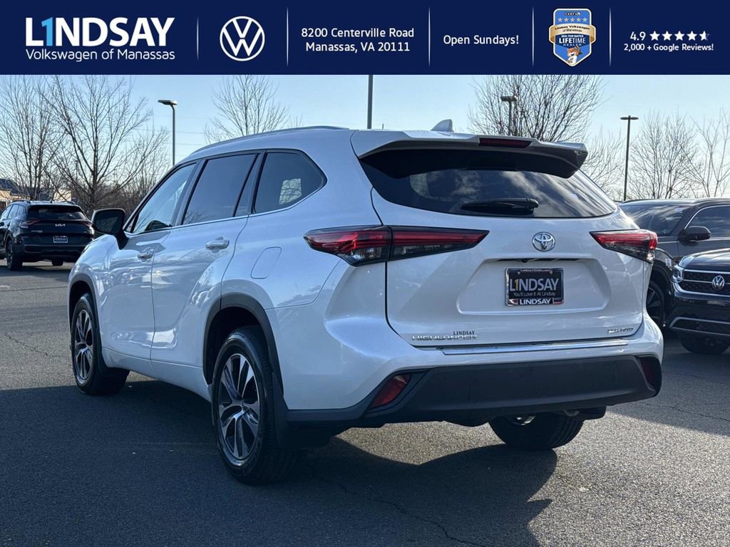 Used 2020 Toyota Highlander XLE image 4