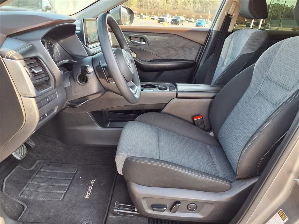 Used 2023 Nissan Rogue SV AWD/4WD image 3