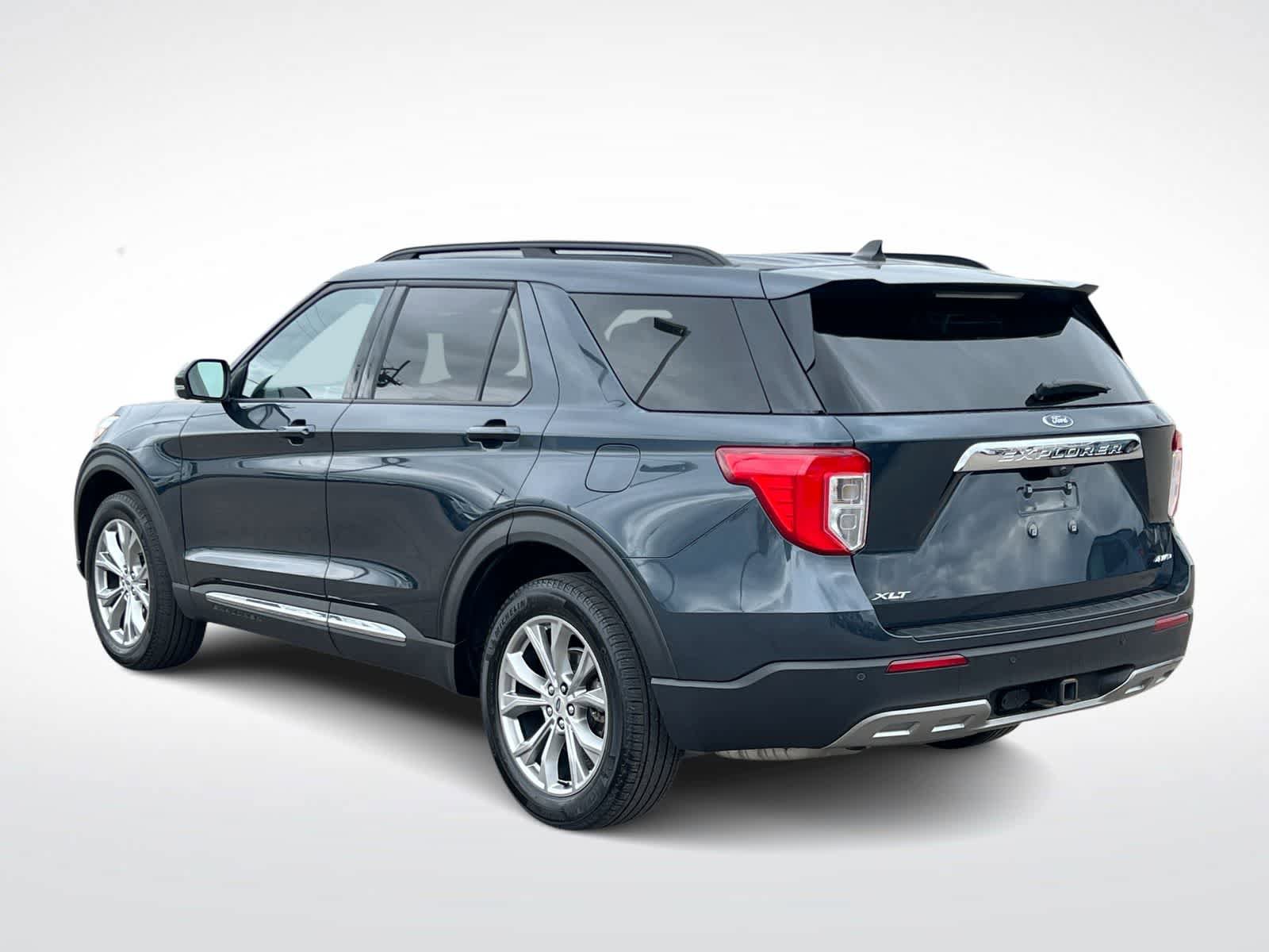 Used 2023 Ford Explorer XLT w/ Equipment Group 202A AWD/4WD image 6