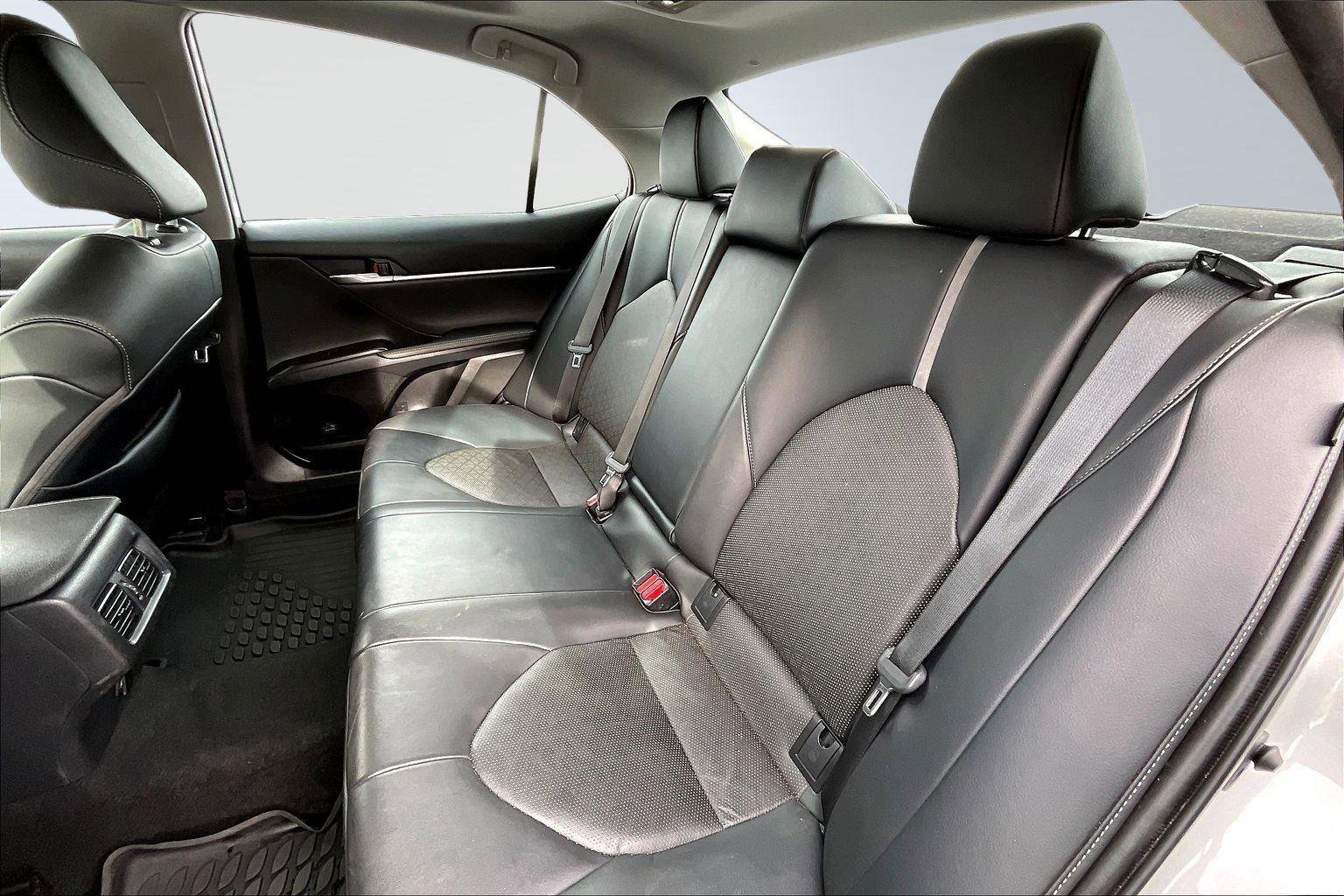 Used 2022 Toyota Camry XSE image 27