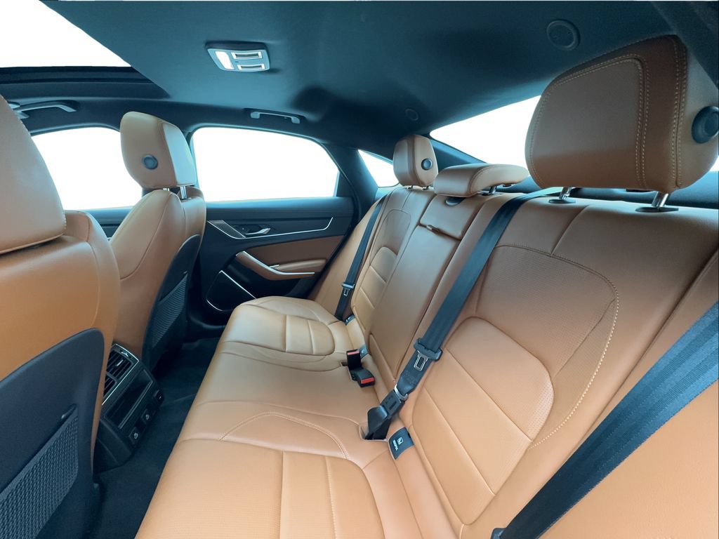 Used 2024 Jaguar XF R-Dynamic SE RWD image 23