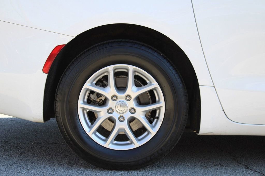 Used 2020 Chrysler Voyager Lxi image 21