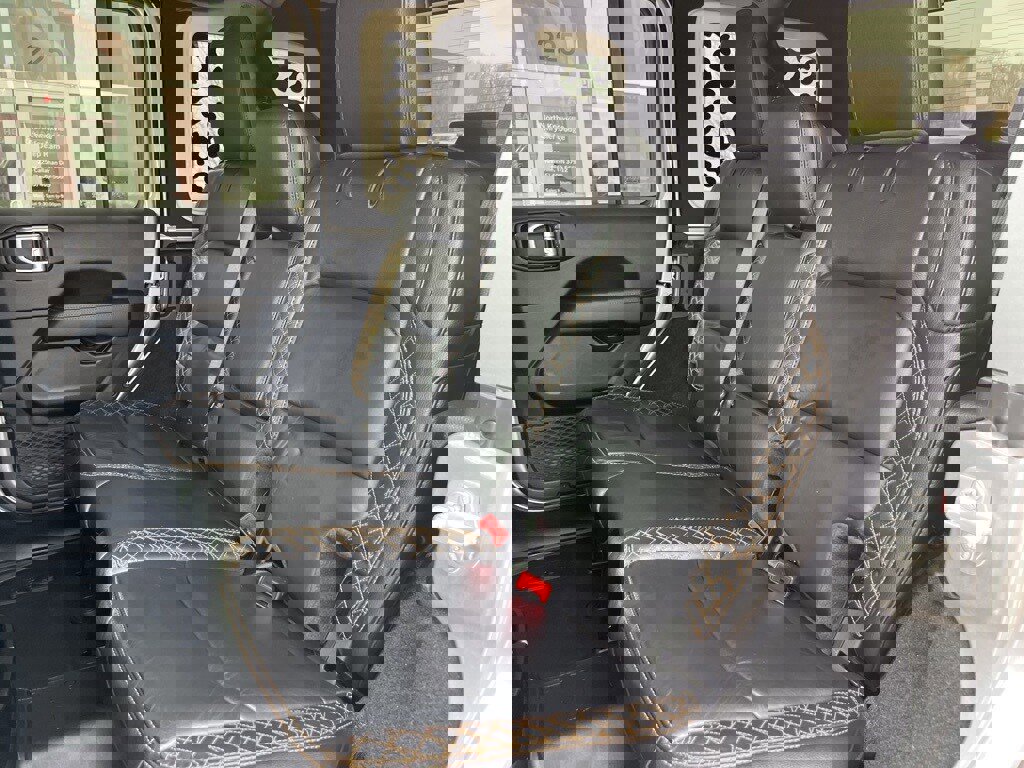 Used 2020 Jeep Wrangler Unlimited Sahara image 14