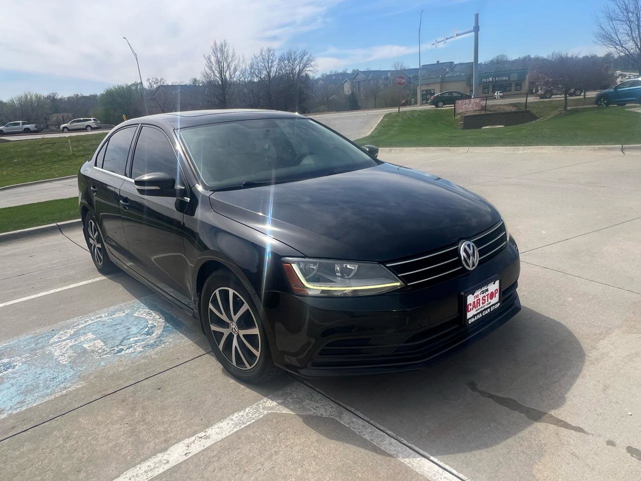 Used 2017 Volkswagen Jetta SE image 4
