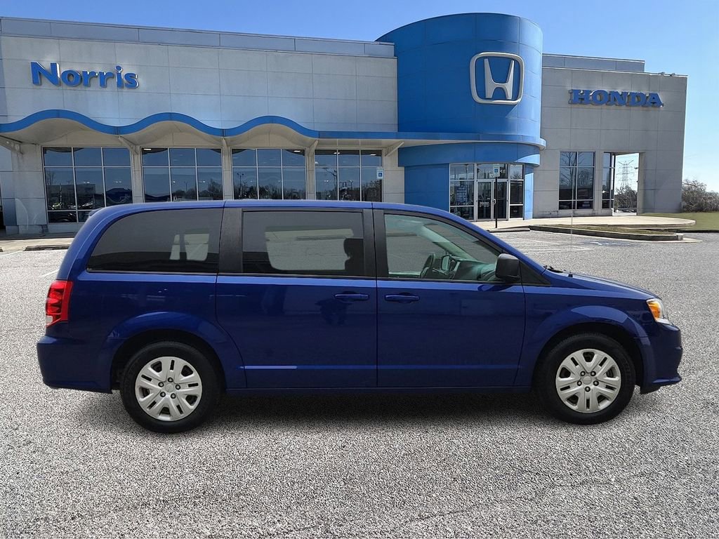 Used 2018 Dodge Grand Caravan SE w/ UConnect Hands-Free Group image 5