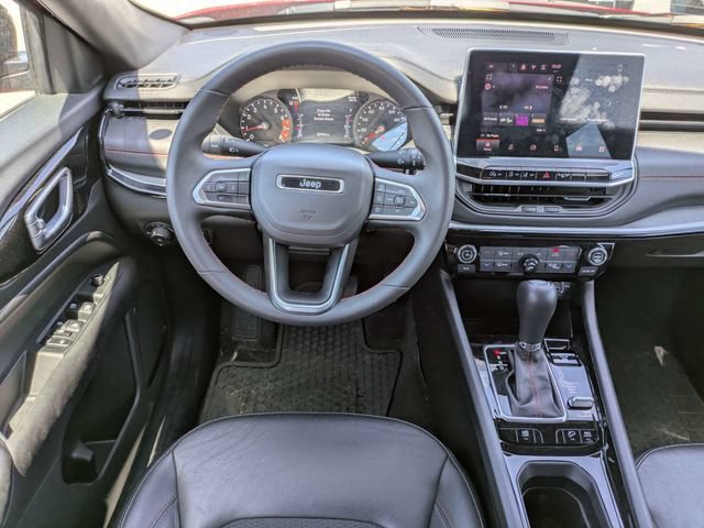 Used 2025 Jeep Compass Trailhawk AWD/4WD image 16