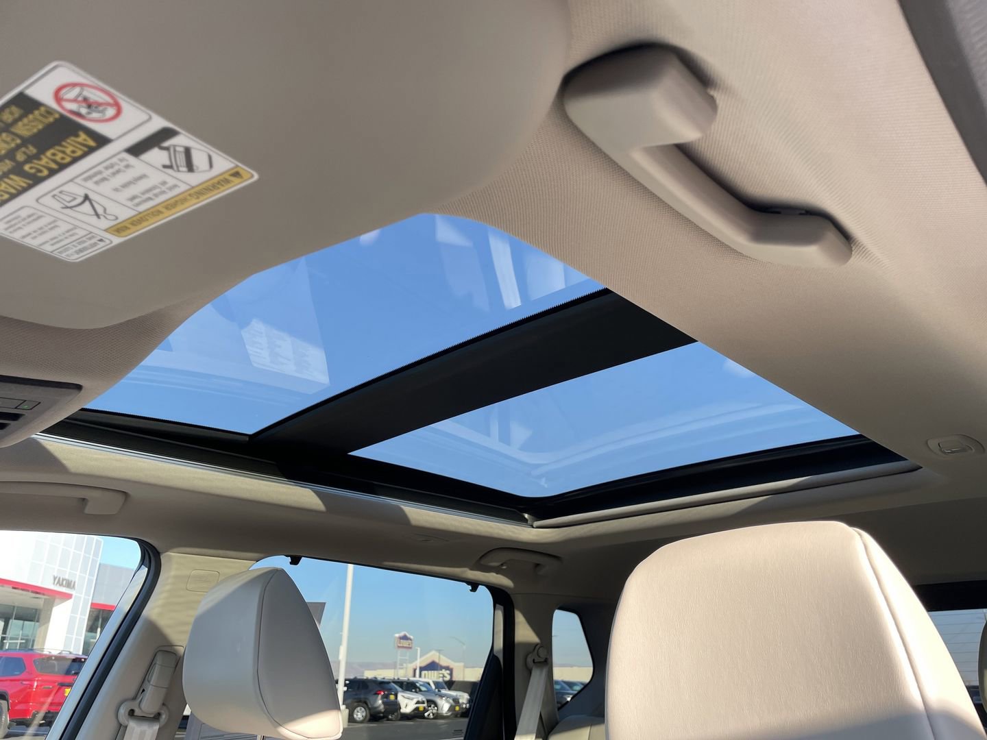 Used 2021 Nissan Rogue SV w/ Premium Package image 18