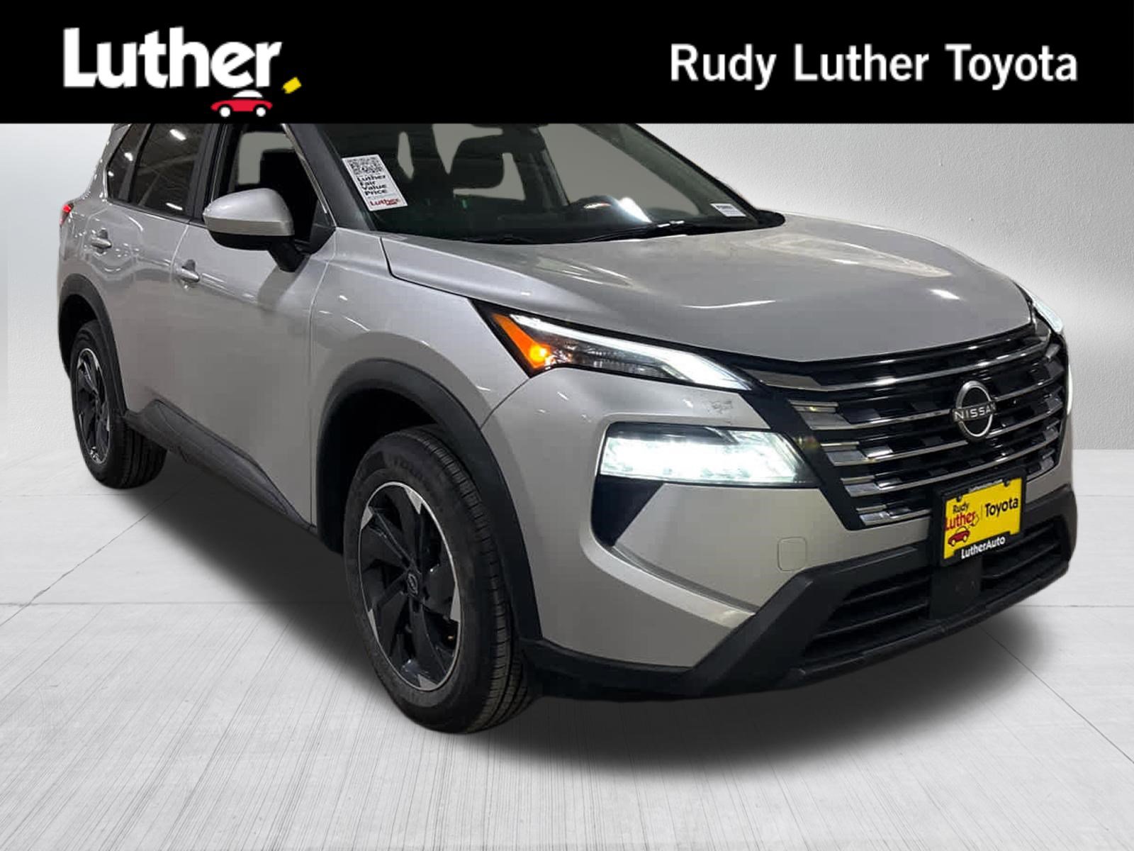 Used 2025 Nissan Rogue SV AWD/4WD image 1