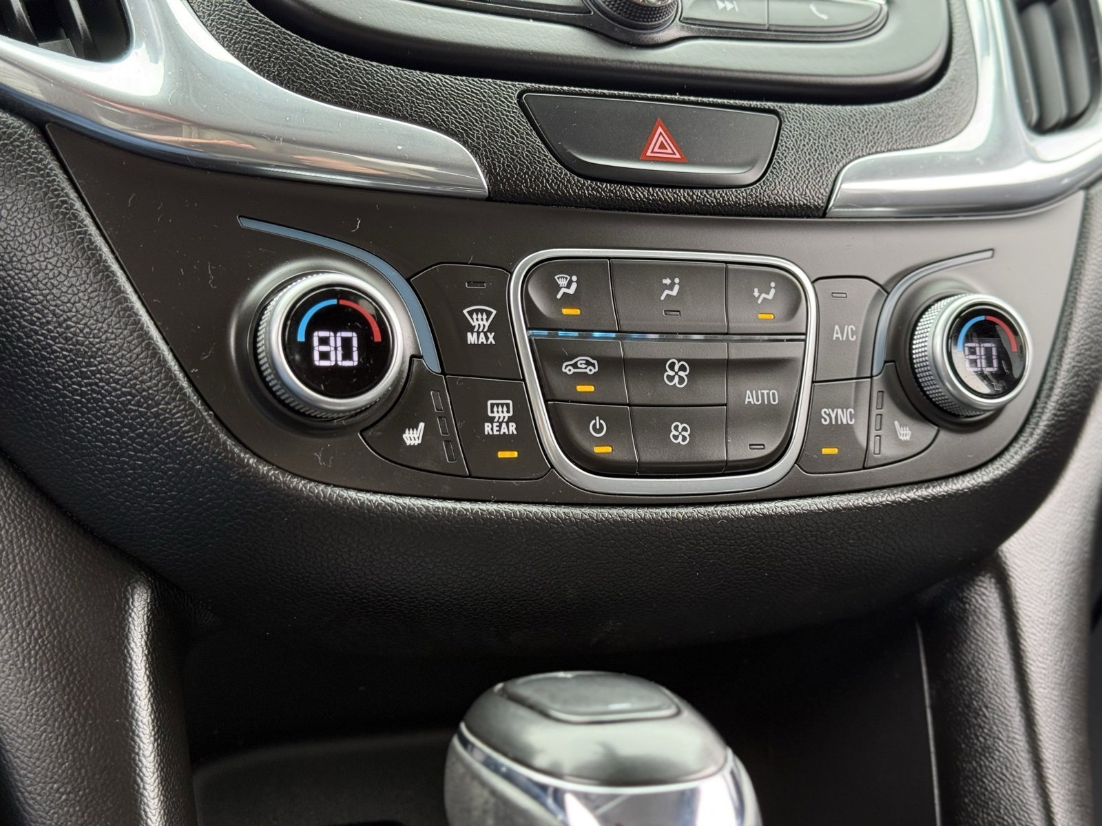 Used 2018 Chevrolet Equinox LT image 21