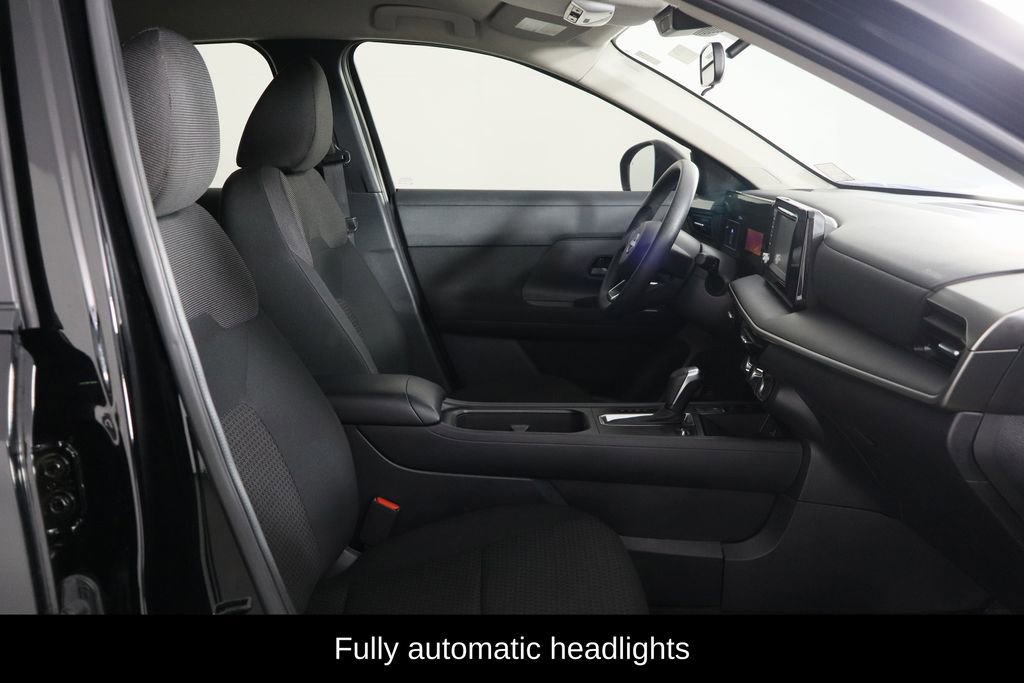 Used 2025 Nissan Kicks S w/ Charging Package image 11