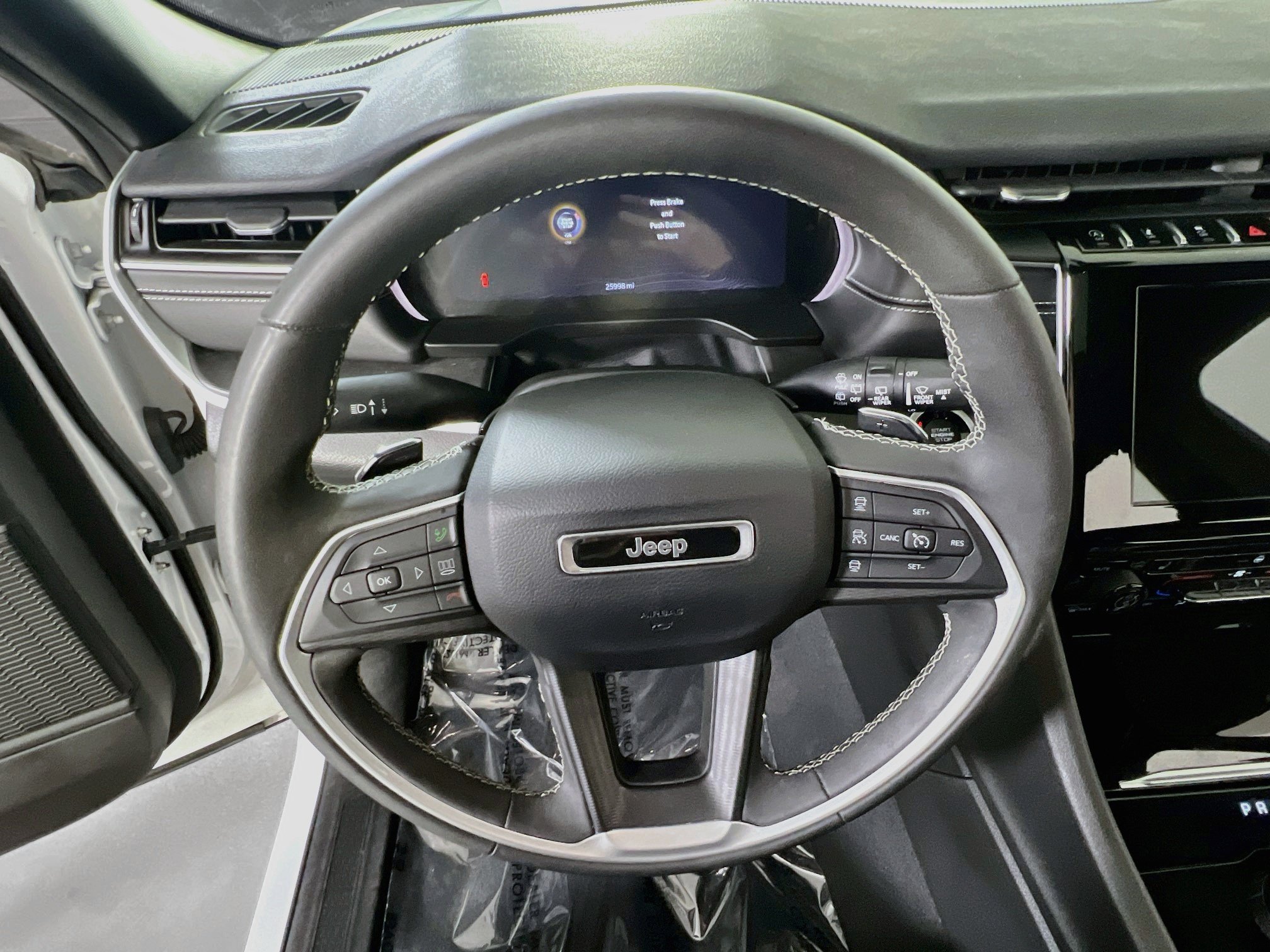 Used 2023 Jeep Grand Cherokee Altitude AWD/4WD image 11