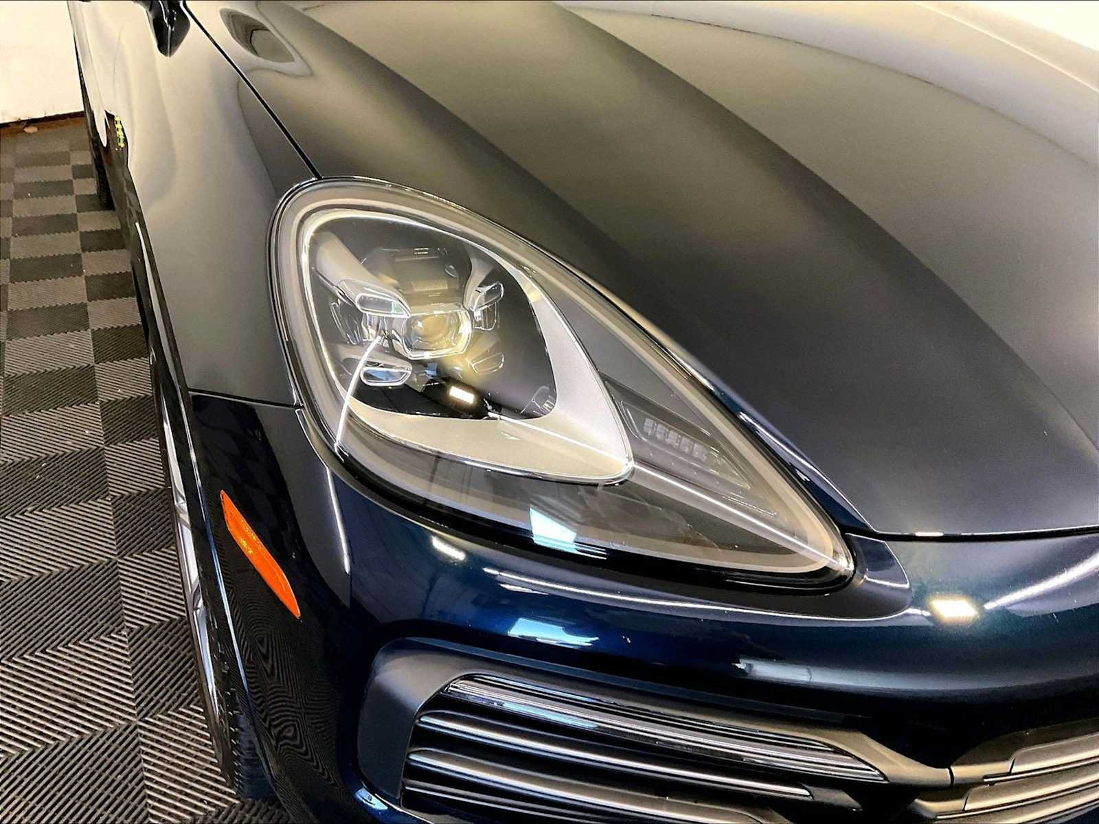 Certified 2023 Porsche Cayenne AWD/4WD image 12