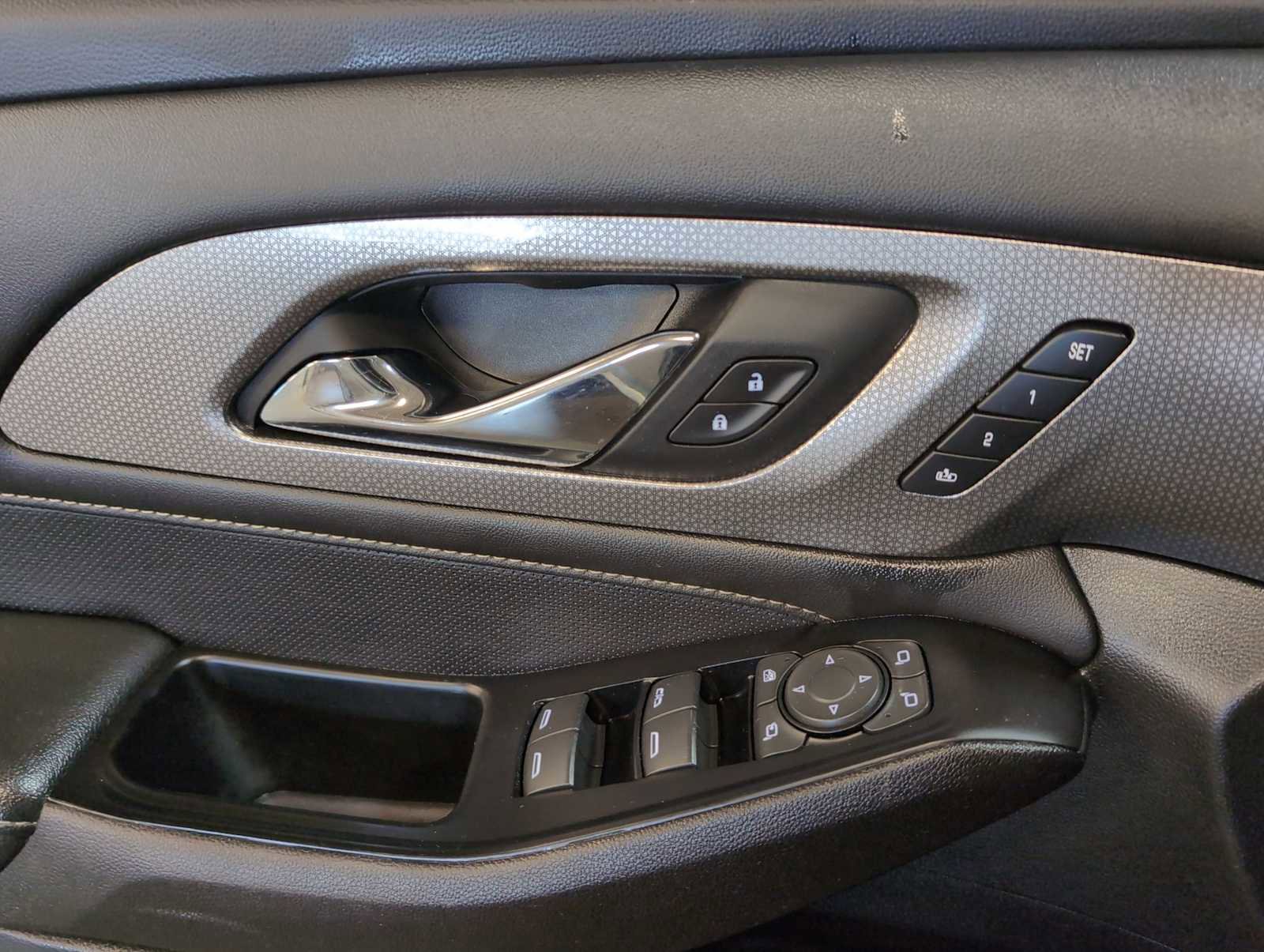 Used 2023 Chevrolet Traverse Premier image 23