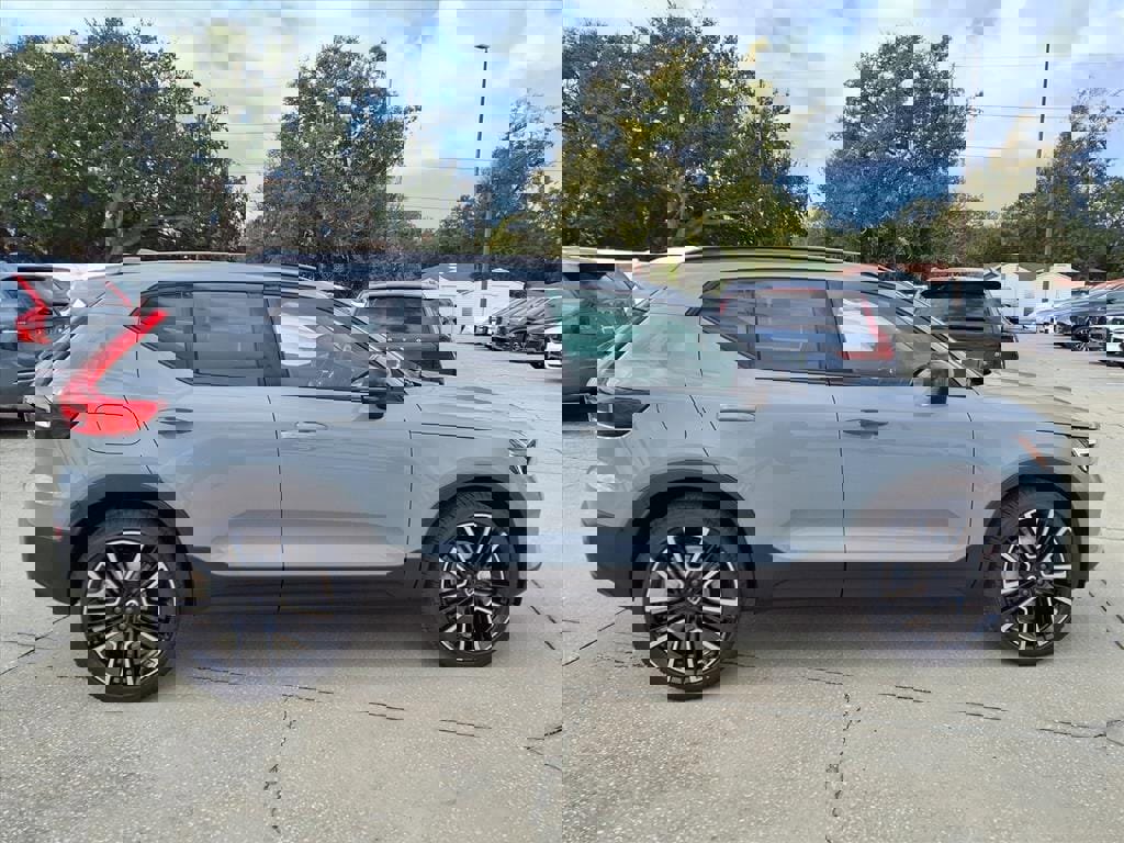 New 2026 Volvo XC40 B5 Ultra w/ Protection Package Premier image 8