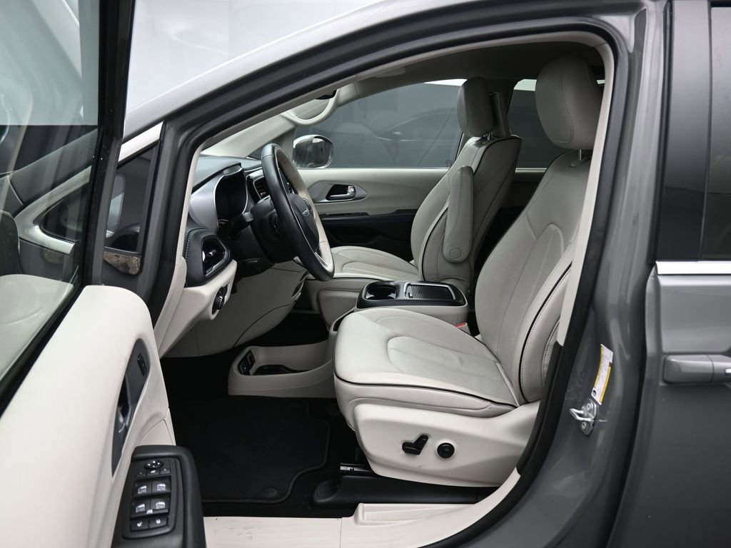 Used 2020 Chrysler Pacifica Limited w/ Advanced Safetytec Group image 13