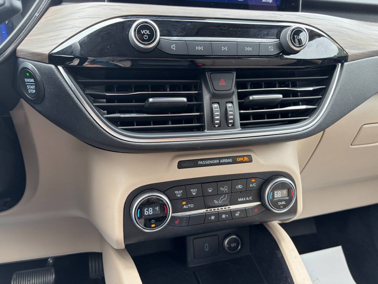 Used 2020 Ford Escape Titanium AWD/4WD image 23