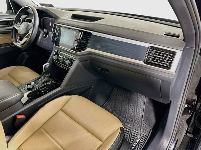 Certified 2023 Volkswagen Atlas Cross Sport SEL R-Line AWD/4WD image 31