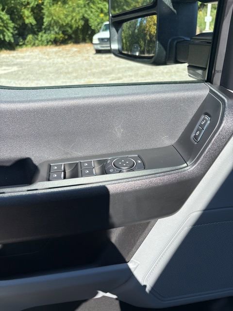 New 2026 Ford F550 4x4 Crew Cab image 17