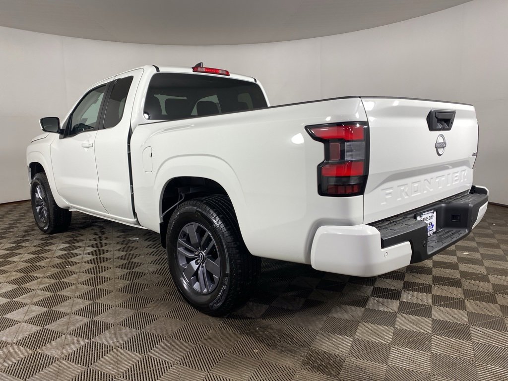 Used 2025 Nissan Frontier SV image 8