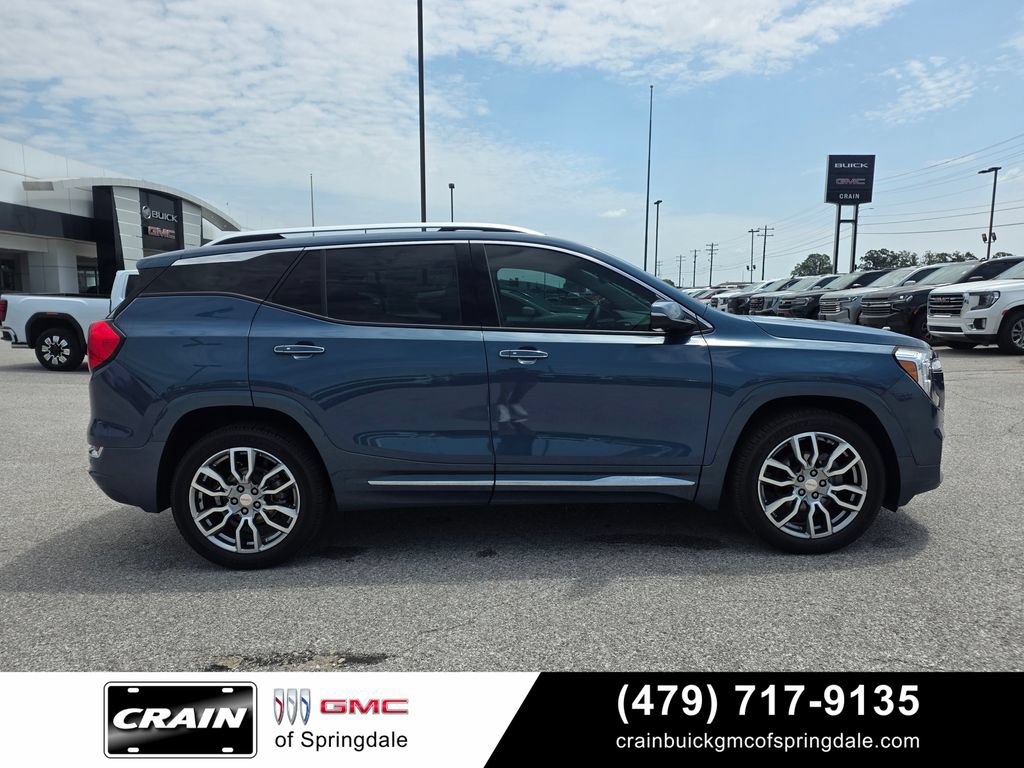 Used 2024 GMC Terrain Denali w/ Denali Premium Package AWD/4WD image 9