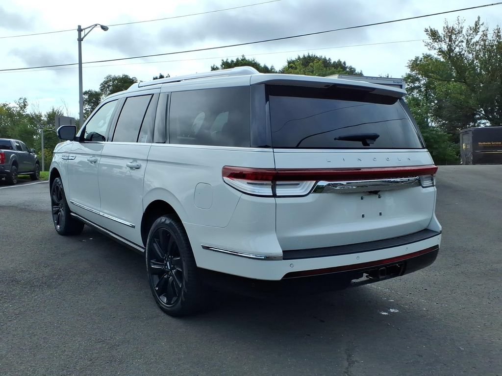 Used 2023 Lincoln Navigator L Reserve w/ Monochromatic Package AWD/4WD image 3
