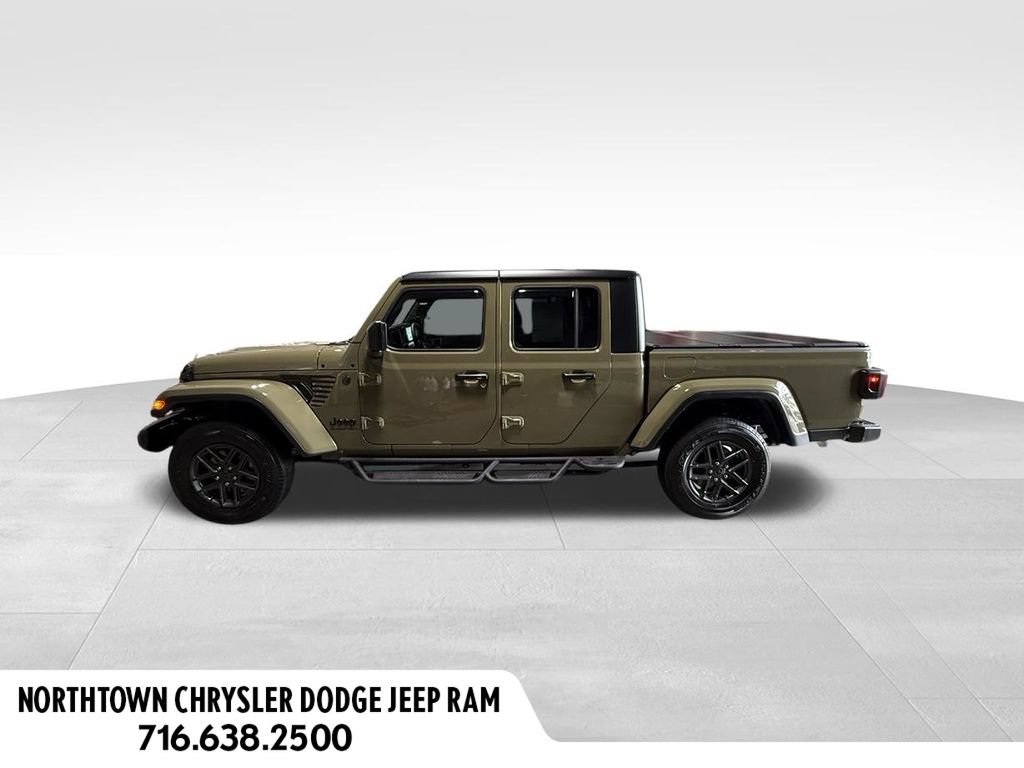 Certified 2025 Jeep Gladiator Sport AWD/4WD image 2