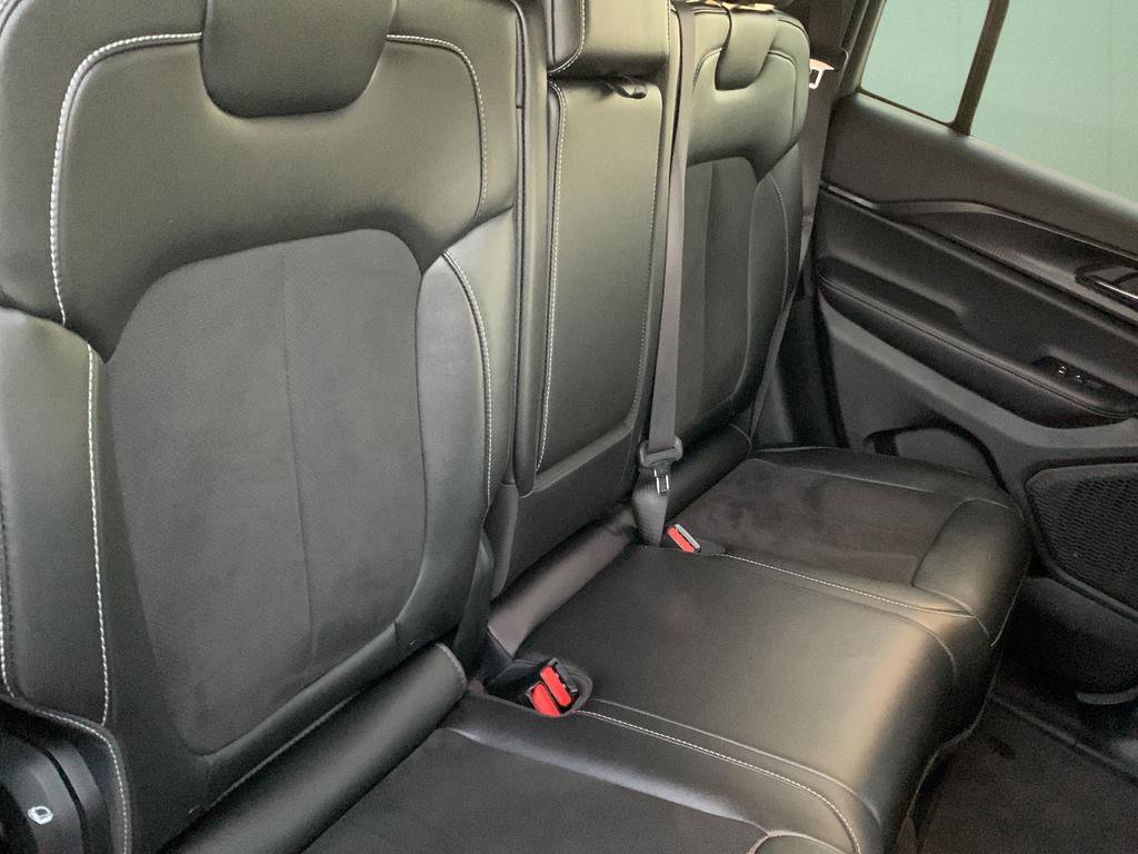 Used 2024 Jeep Grand Cherokee Altitude image 38