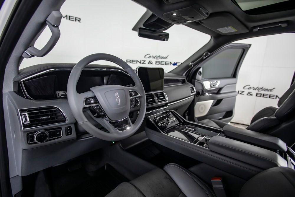 Used 2021 Lincoln Navigator Reserve AWD/4WD image 27