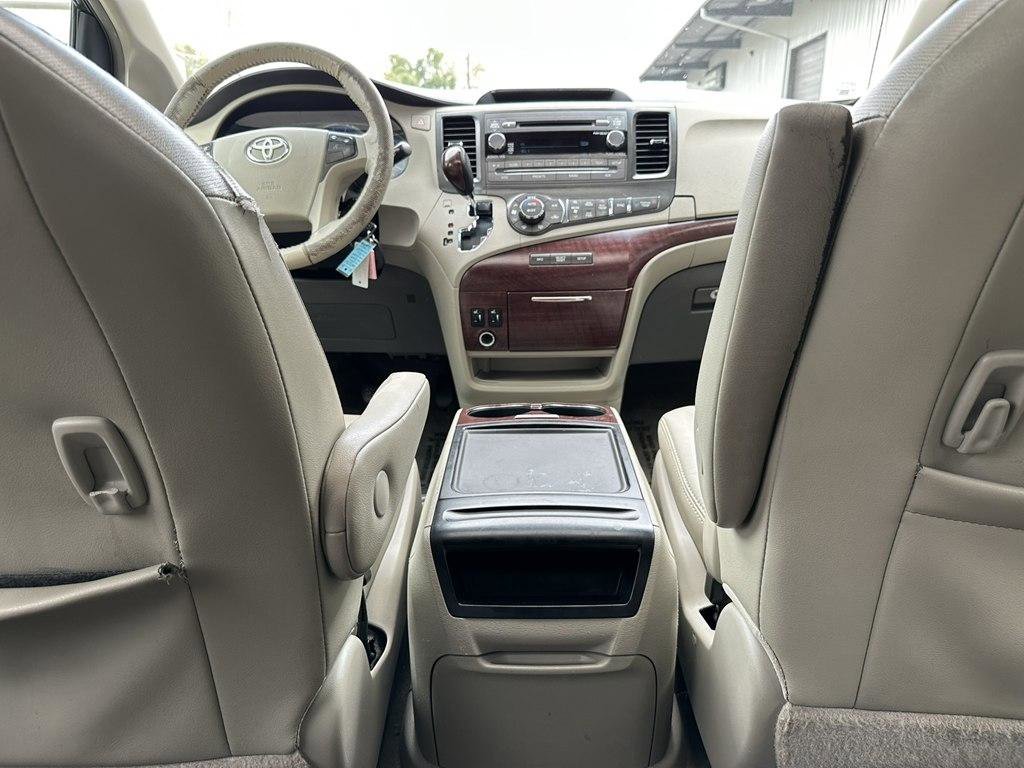 Used 2013 Toyota Sienna XLE FWD image 32