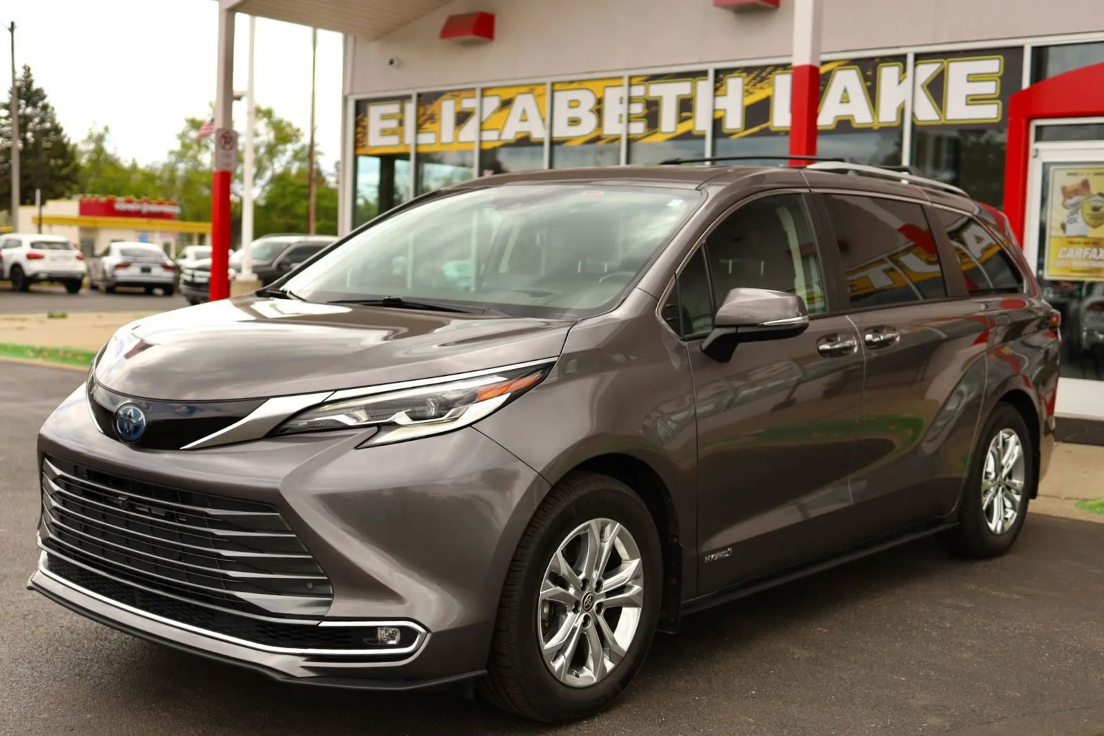 Used 2021 Toyota Sienna Platinum AWD/4WD image 1