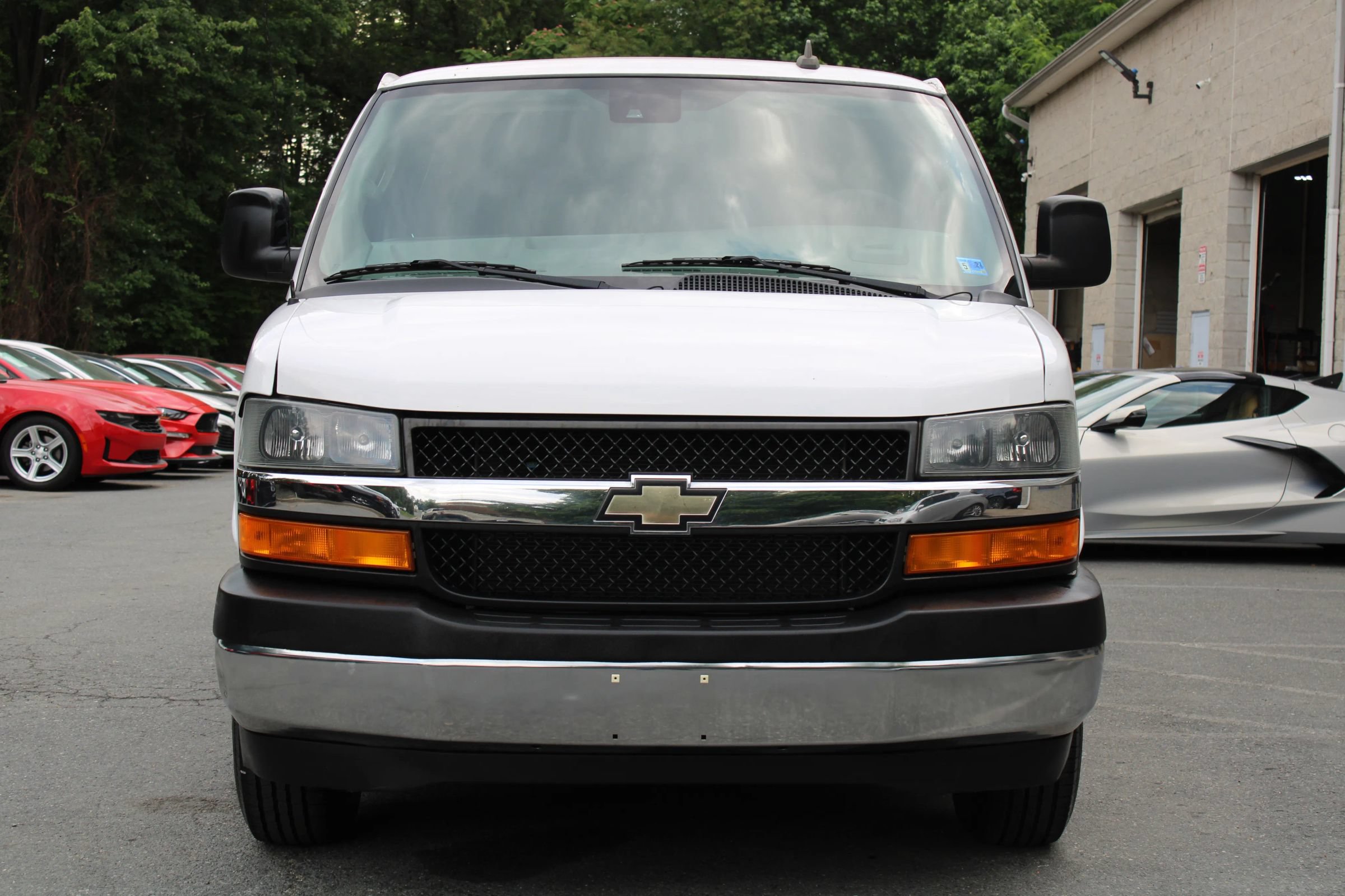 Used 2019 Chevrolet Express 3500 LT w/ LT Preferred Equipment Group RWD image 2
