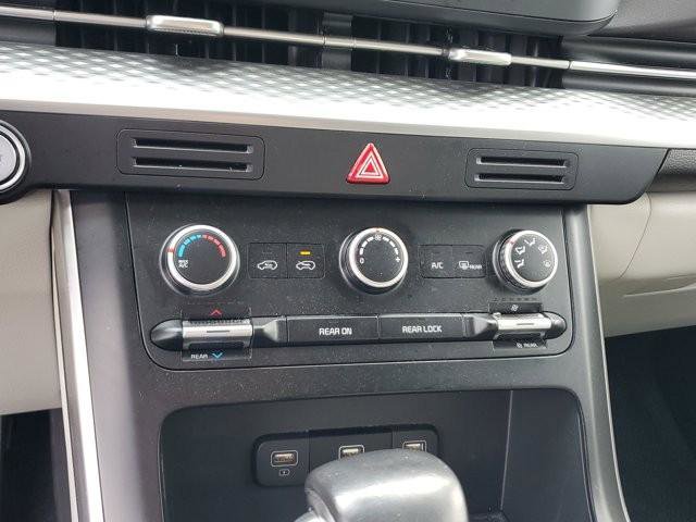 Used 2024 Kia Carnival LX image 30