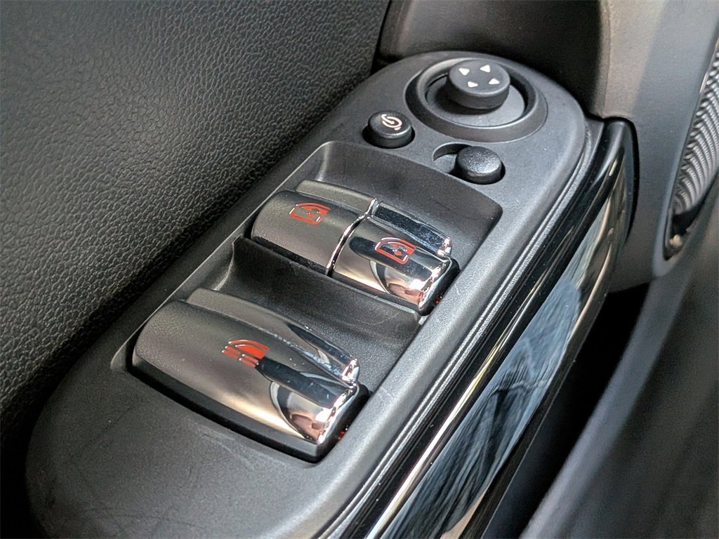 Used 2024 MINI Cooper Classic image 24