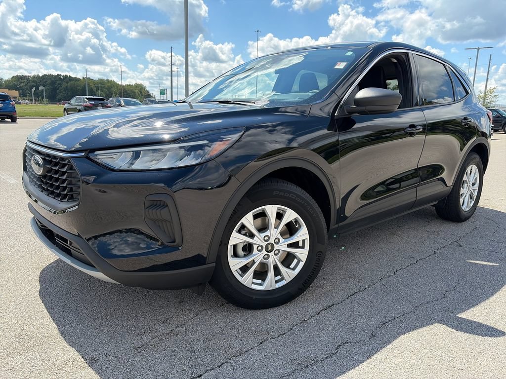 Used 2023 Ford Escape Active AWD/4WD image 3