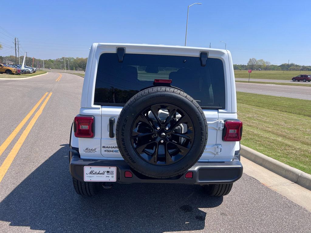 Used 2025 Jeep Wrangler Sahara image 7