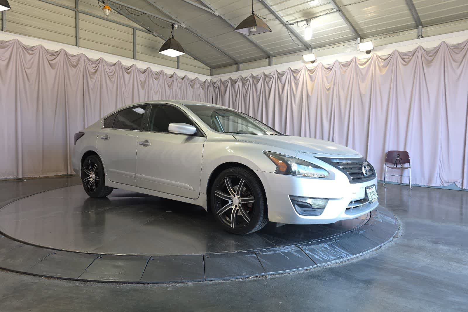 Used 2014 Nissan Altima 2.5 S FWD image 10