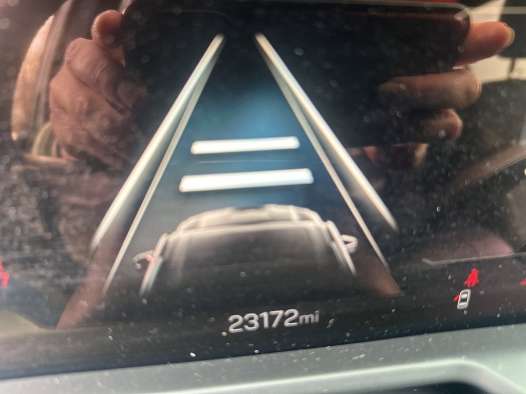 Used 2025 GMC Acadia Elevation image 16