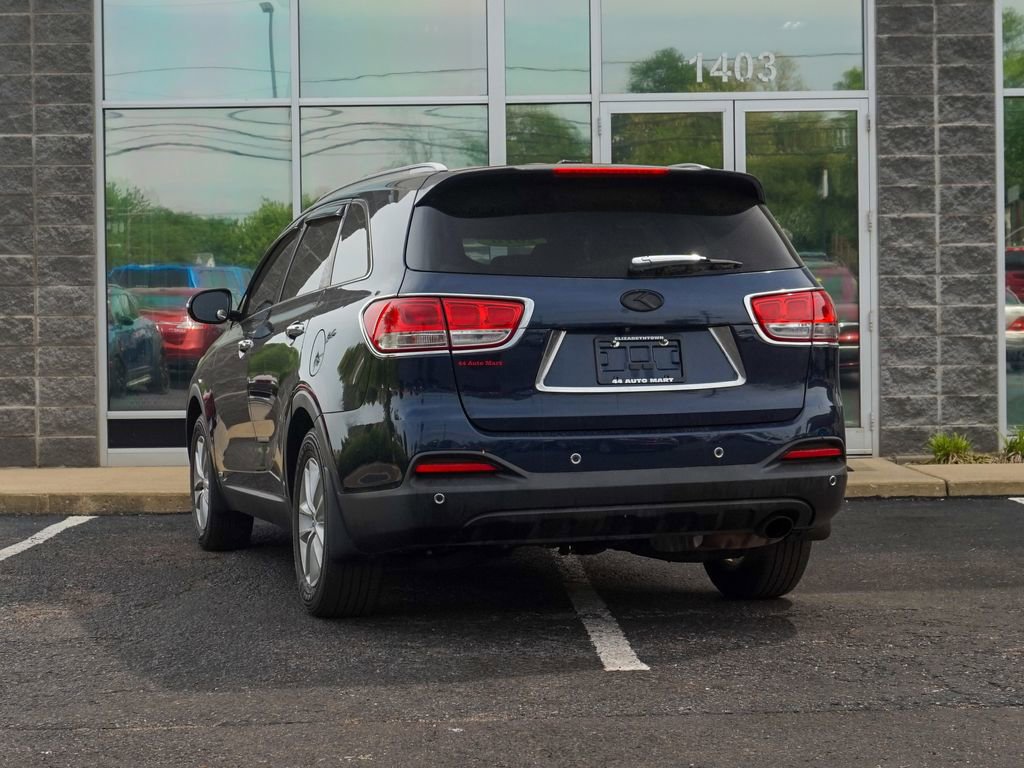 Used 2016 Kia Sorento AWD w/ LX Convenience Package image 4