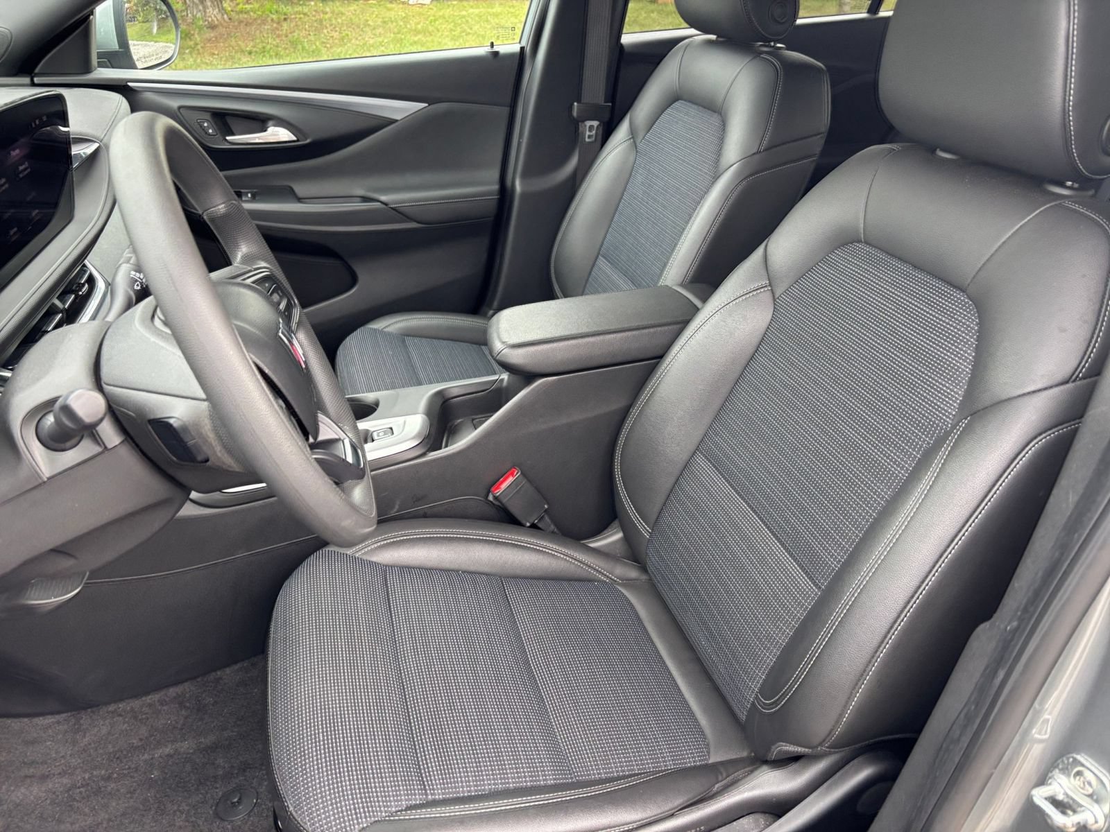Used 2025 Buick Envista Preferred FWD image 31