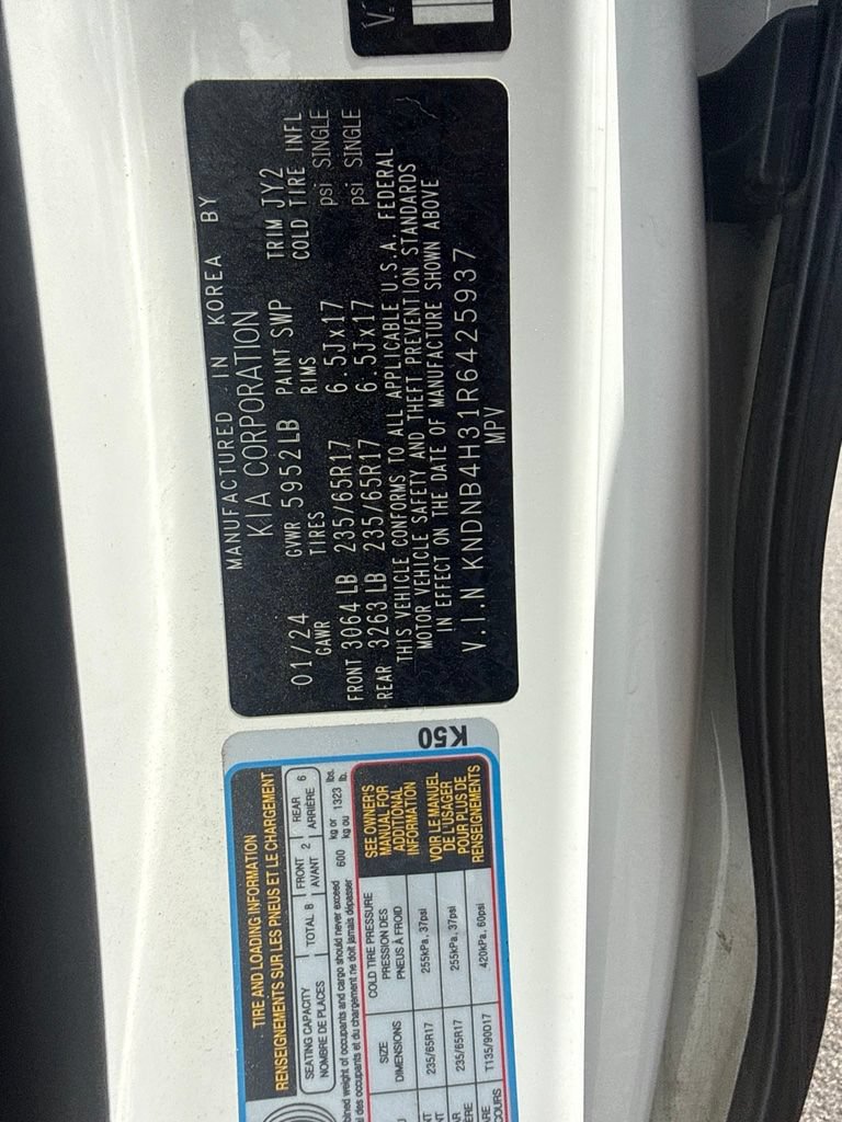 Certified 2024 Kia Carnival LX FWD image 11