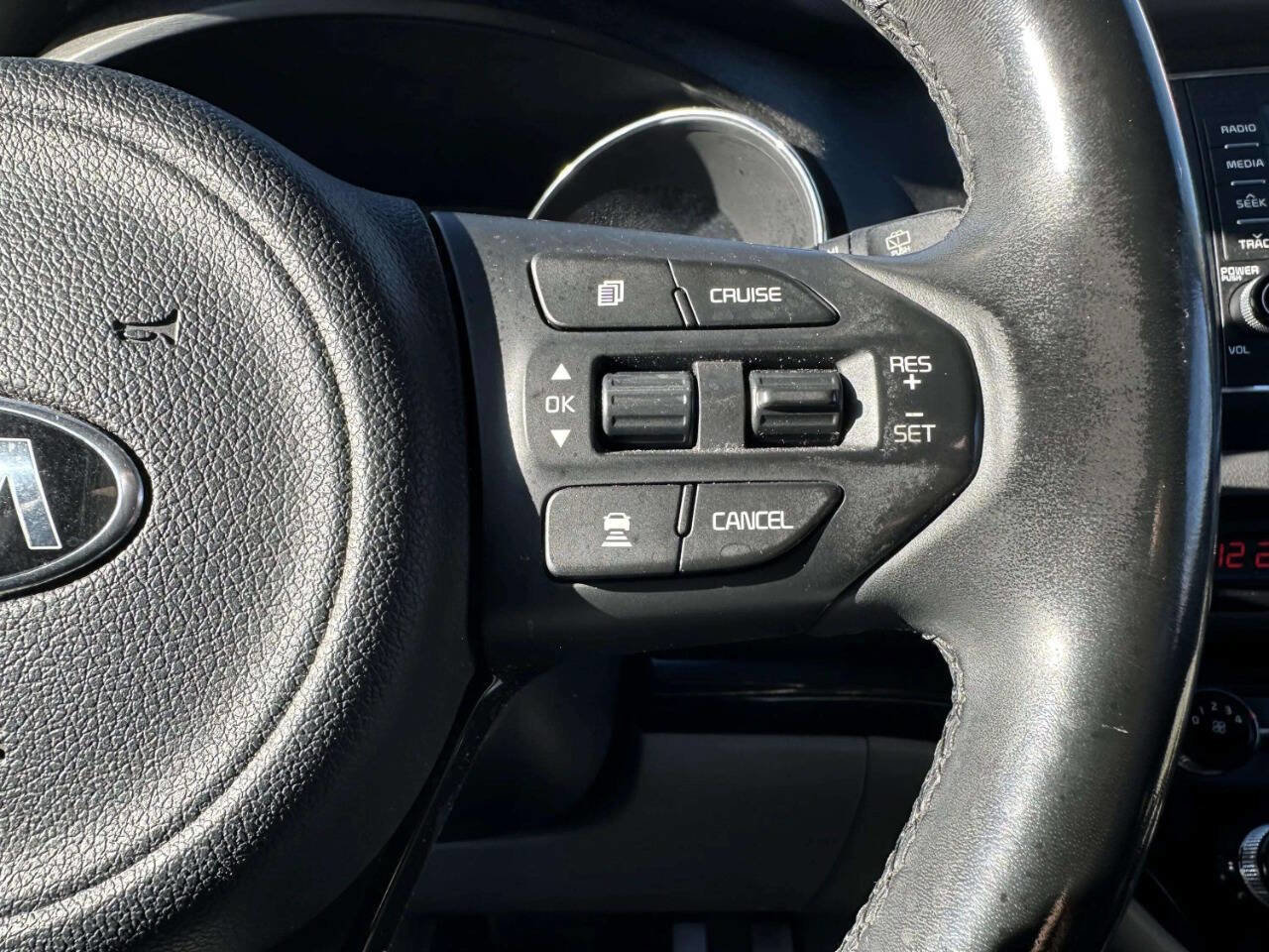 Used 2017 Kia Sedona LX w/ LX Essentials Premium Package image 24