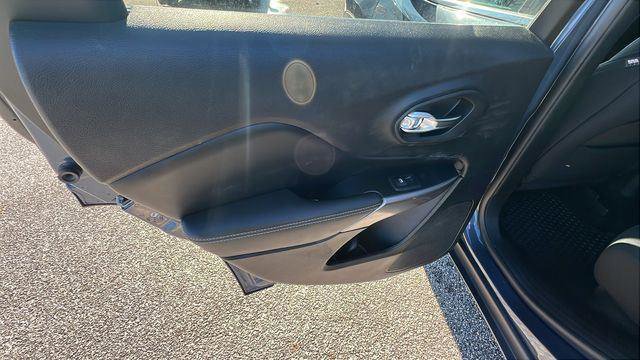 Used 2019 Jeep Cherokee Latitude w/ Cold Weather Group image 19