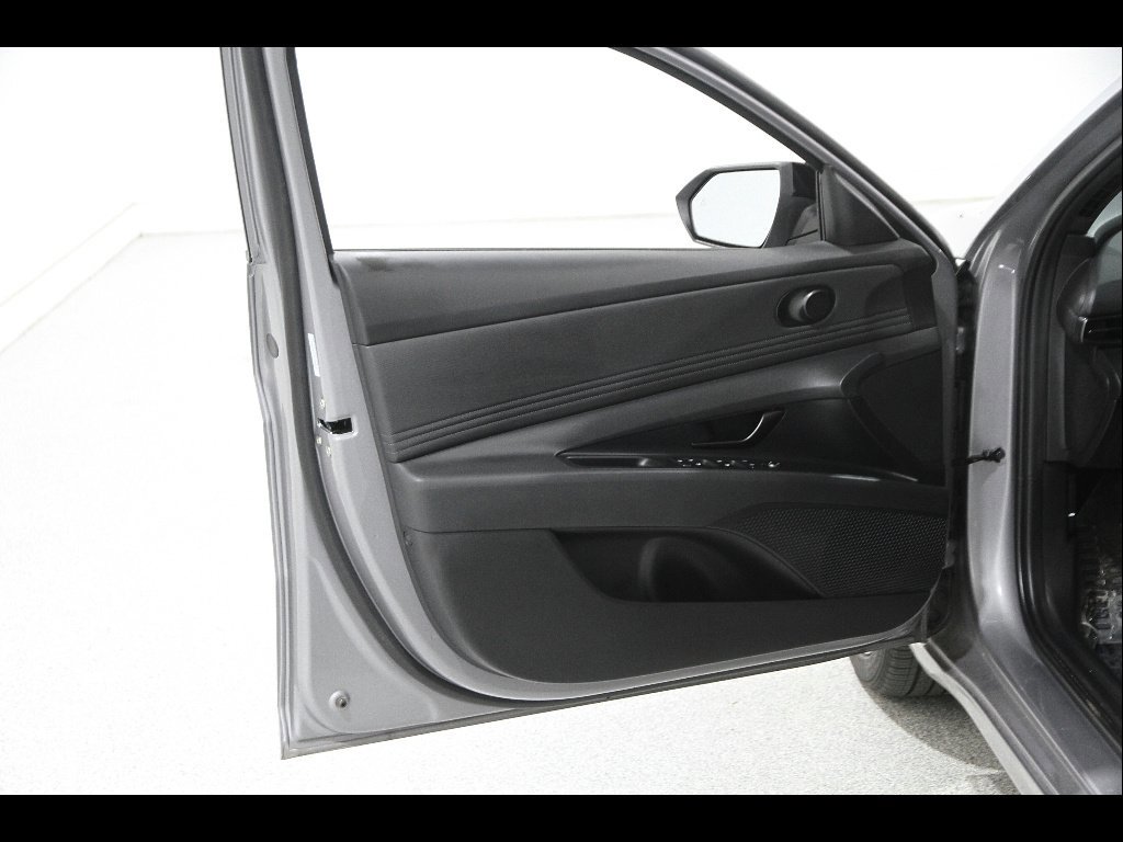 Certified 2025 Hyundai Elantra Sport image 4