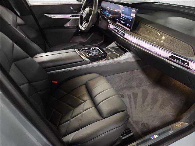 Certified 2024 BMW i7 xDrive60 w/ Executive Package AWD/4WD image 22